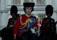 الملكة إليزابيث بالزي العسكري